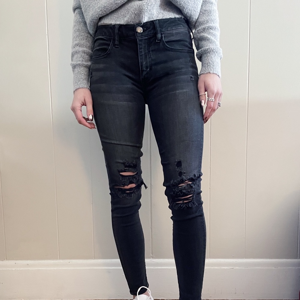 American Eagle Outfitters black distressed super stretch jeans size 6
